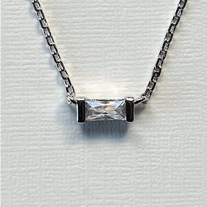 NWT Kendra Scott Juliette pendant.